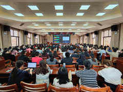 他通过“理论+实操+案例”三维模式分享